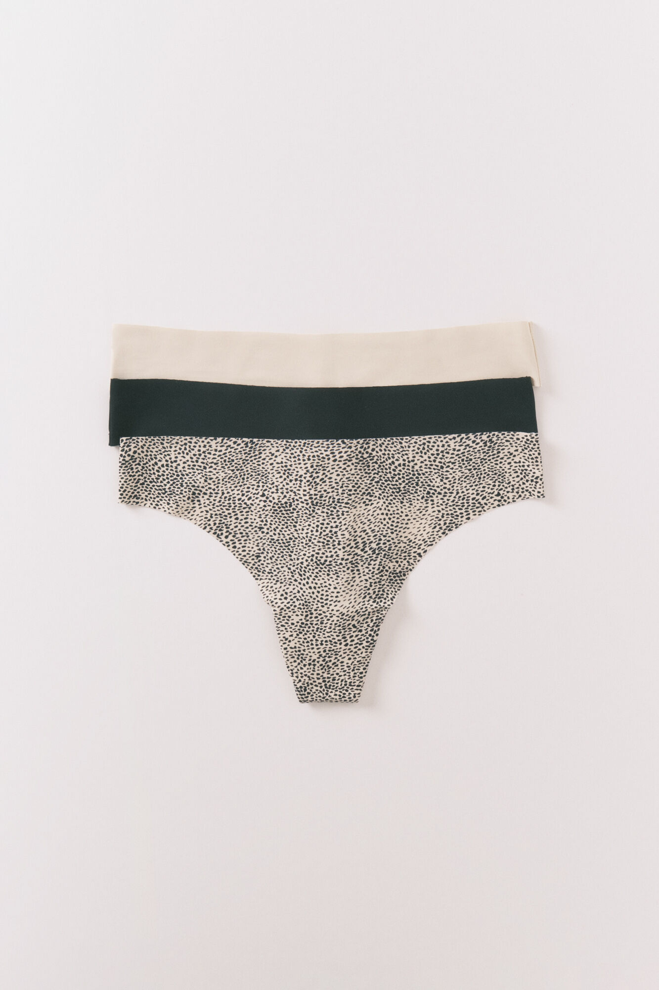 Women'secret Pack of 3 animal prin , beige and black thongs