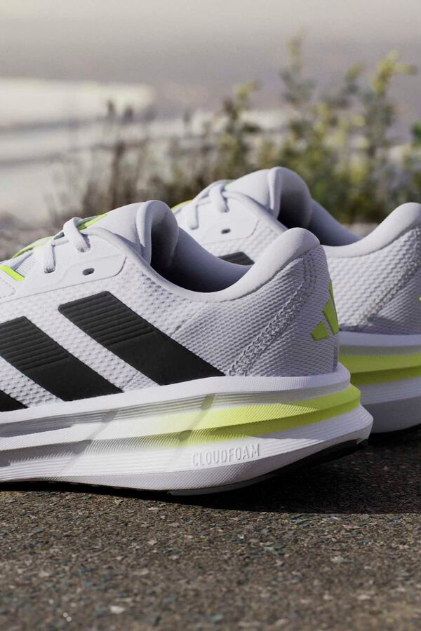 Adidas Galaxy 7 3-stripe running trainers white