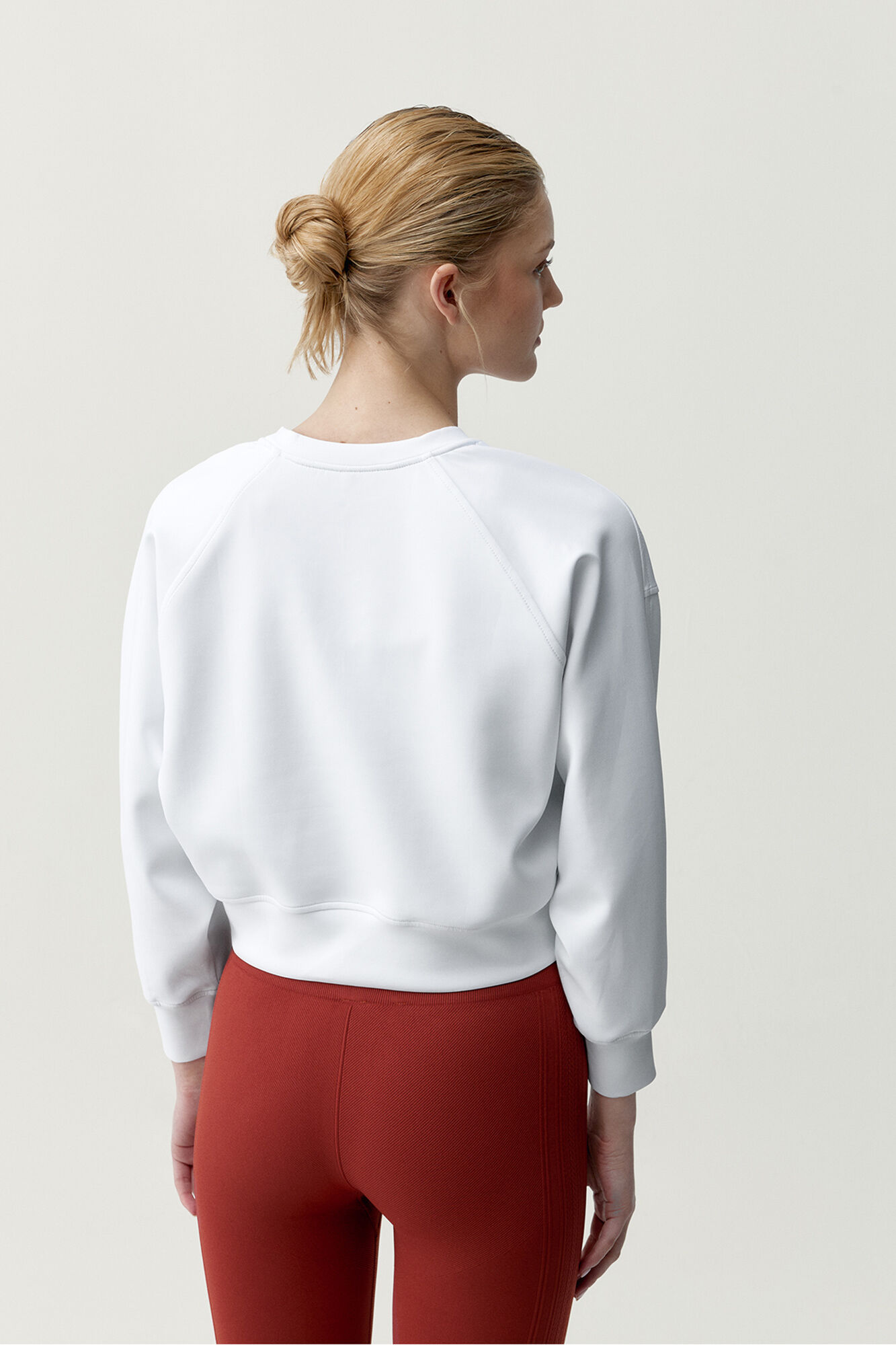 Born Living Yoga Wei&szlig;es Sweatshirt Flora