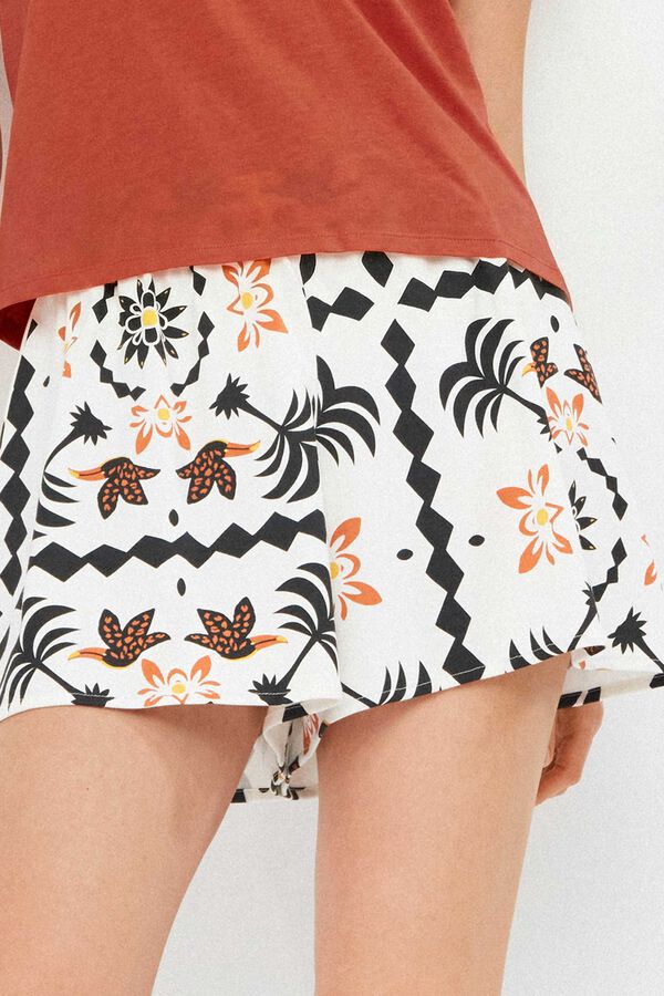 Gisela Short silueta evas&eacute; print tropical blanco