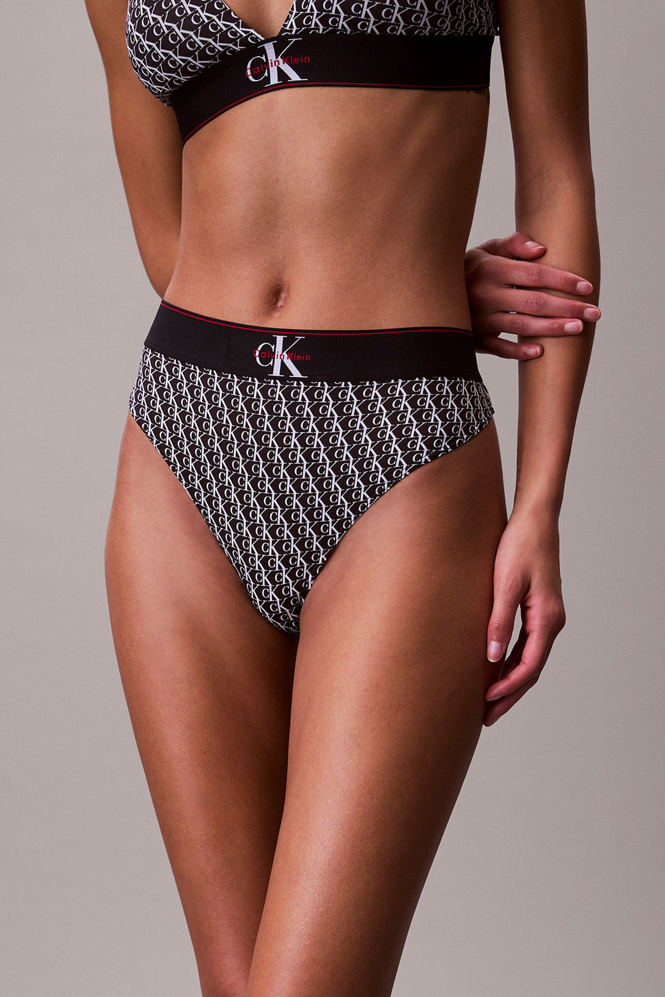 Calvin Klein Tanga con logo