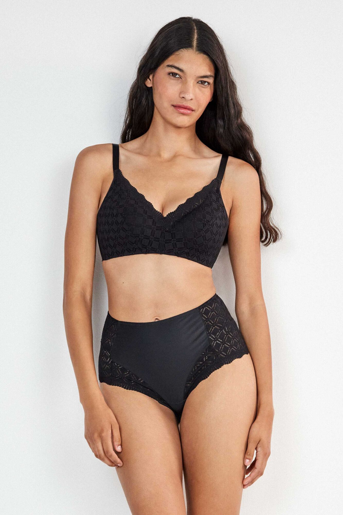 Gisela Hochgeschnittener Slip mit geometrischer Spitze