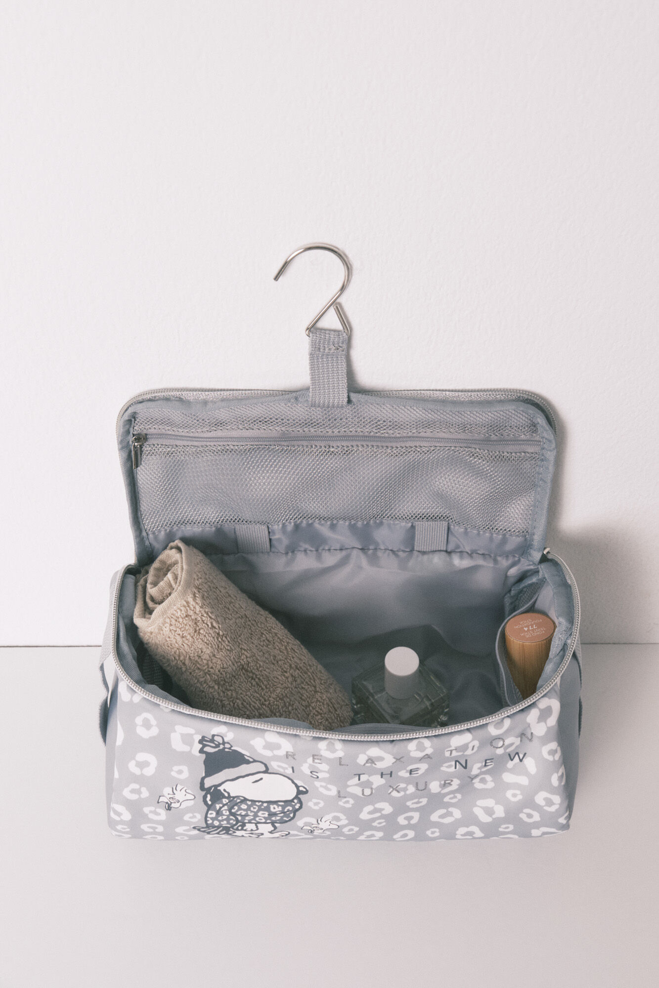 Women'secret Snoopy animal print zip fastening vanity case