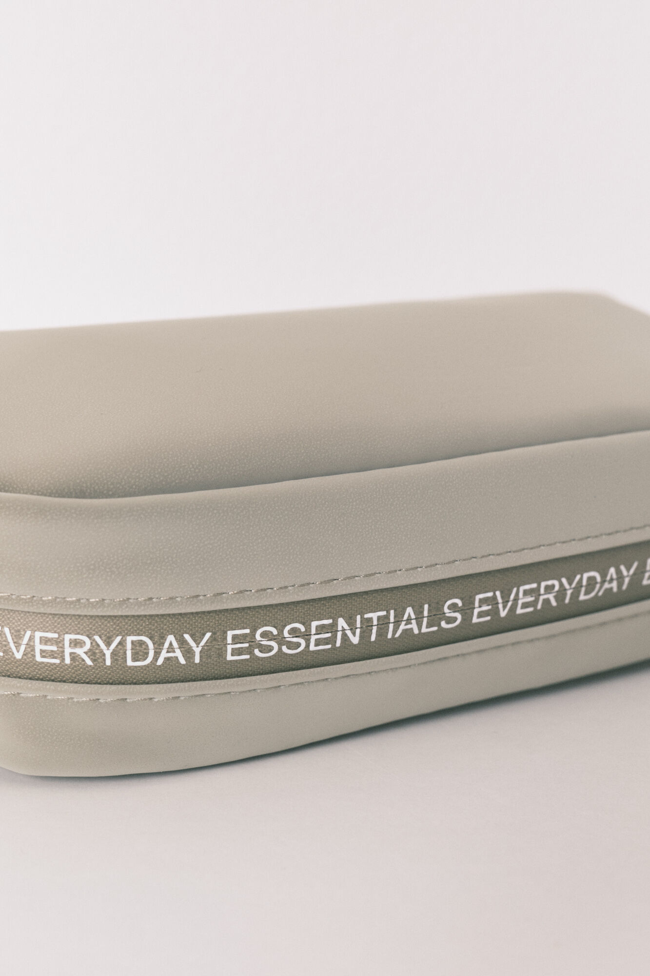 Women'secret Neceser peque&ntilde;o rubber kaki metalizado