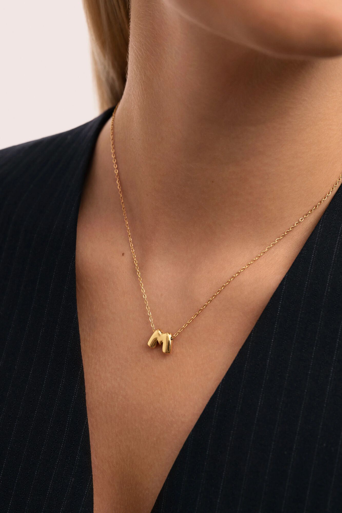 Singularu Halskette Hailey Letter Stahl B.Gold