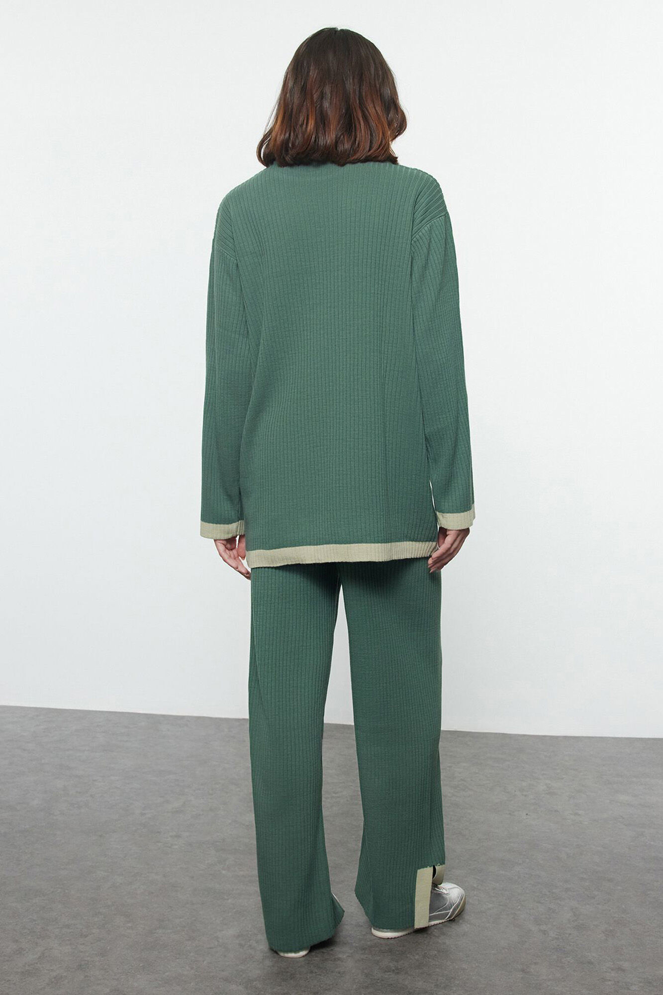 Trendyol Conjunto pantal&oacute;n y camiseta punto con ribetes&nbsp;&nbsp;