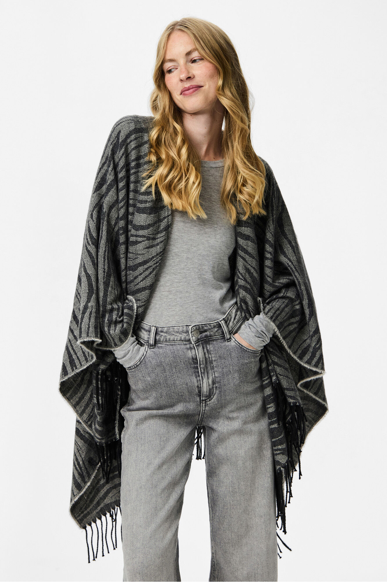 Pieces Poncho casual animal print cebra flecos