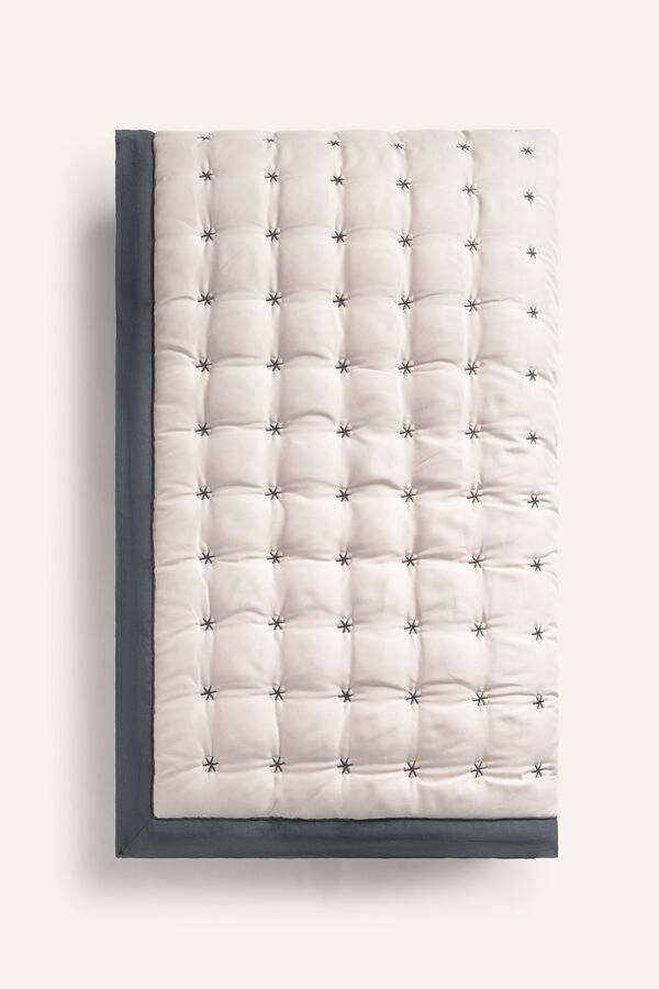 Calma House Steppdecke Nimes in Ecru mit Print