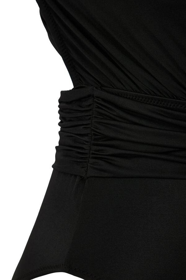 Trendyol Ba&ntilde;ador asim&eacute;trico fruncido negro