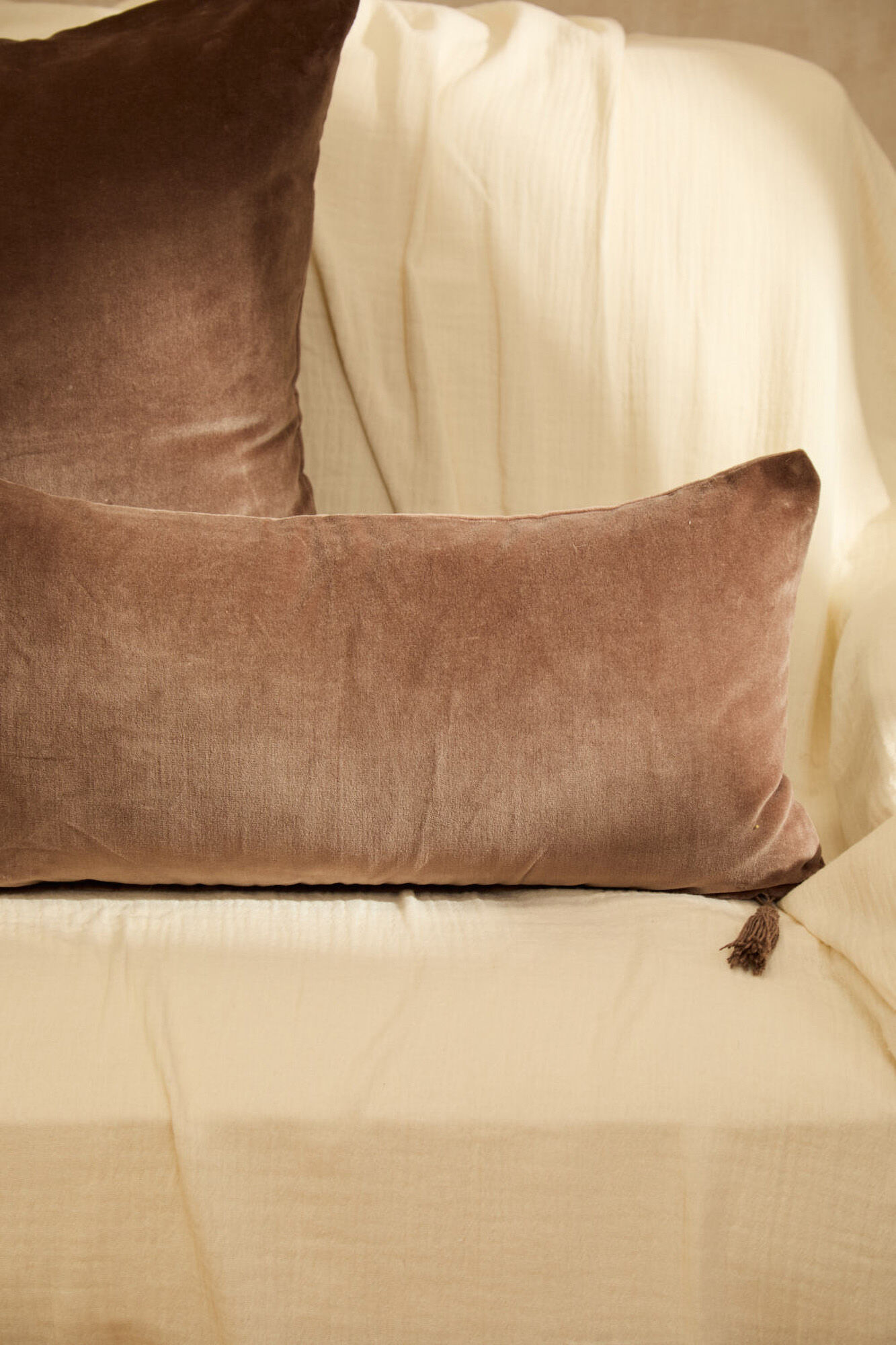 Calma House Funda de coj&iacute;n rectangular de terciopelo marr&oacute;n Velour