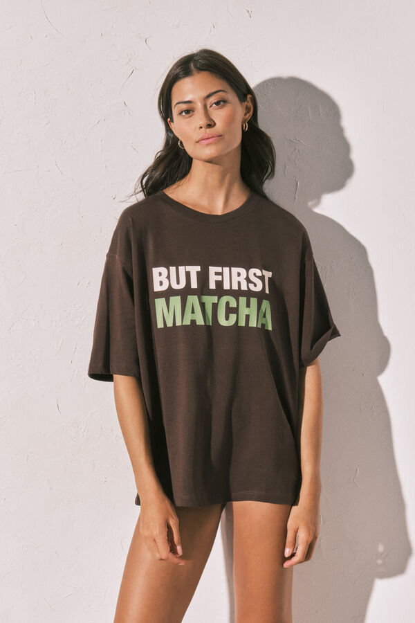 Women'secret Camiseta oversized marr&oacute;n "But first matcha" marr&oacute;n