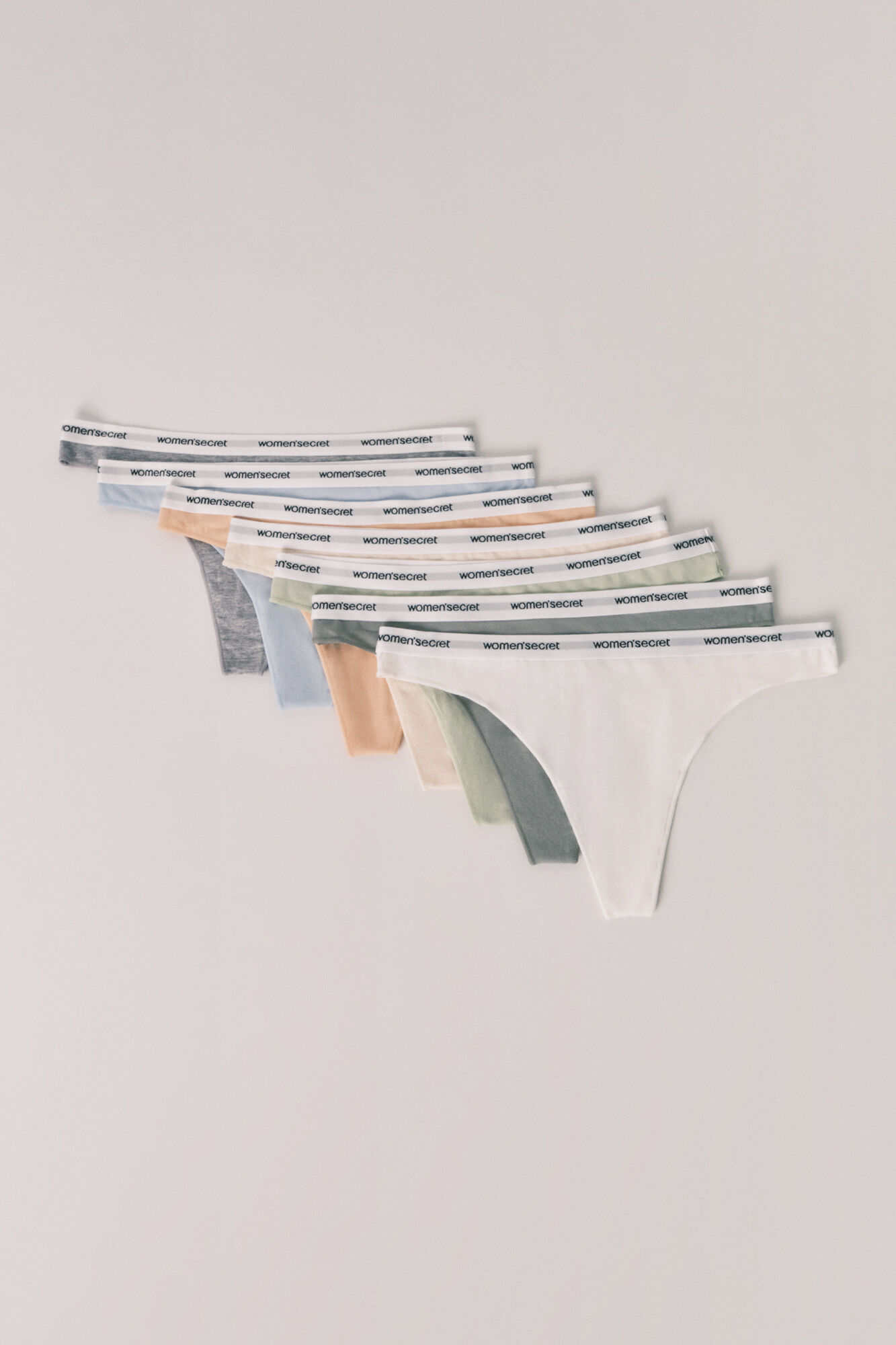 Women'secret Plain cotton 7-pack thongs with logo