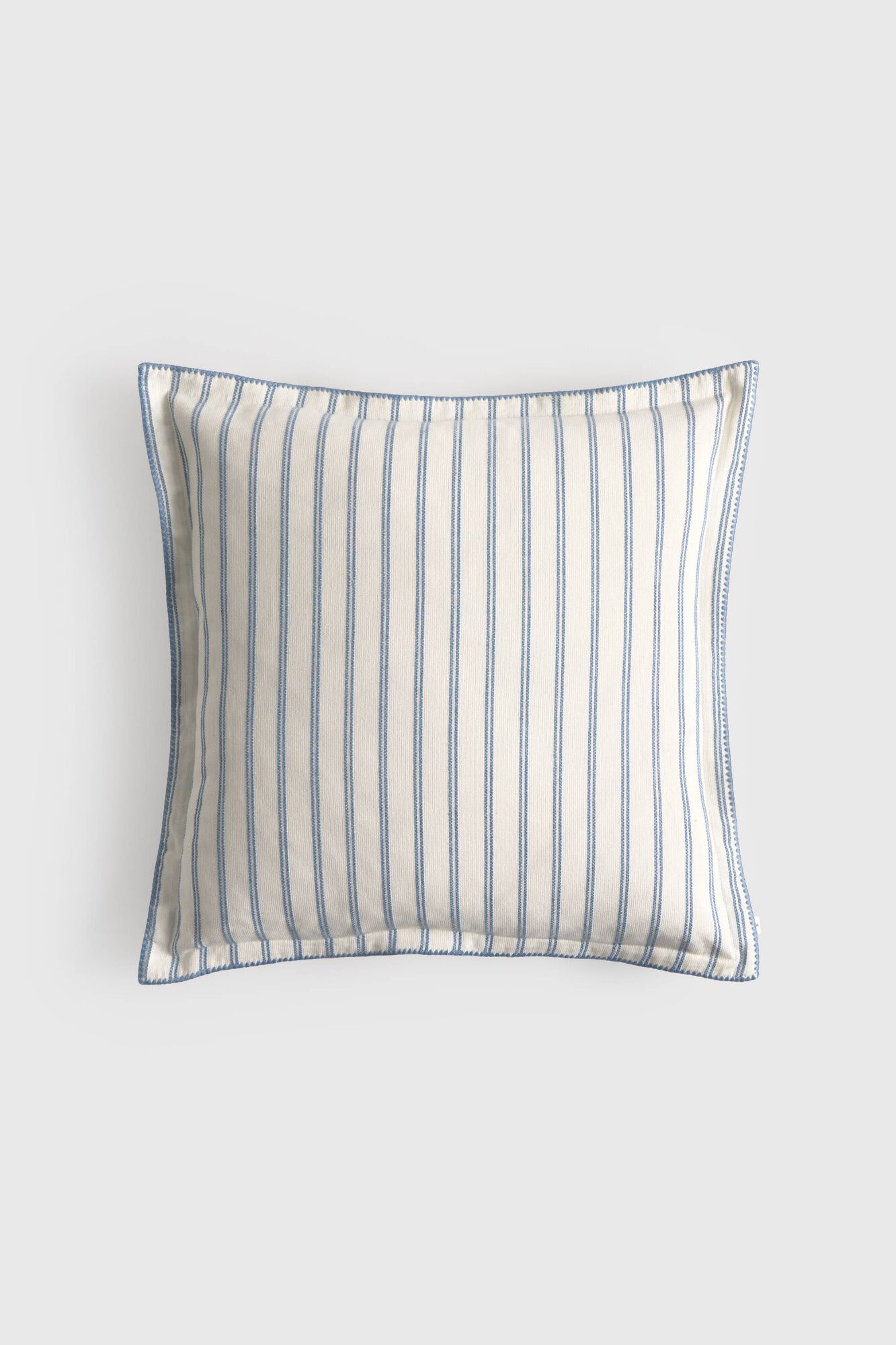 Textura Capa de almofada em algod&atilde;o &agrave;s riscas com acabamento bordado