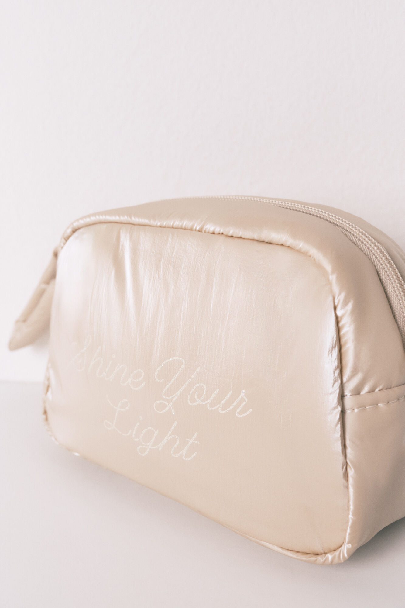 Women'secret Small pink satin-finish puffer vanity case 