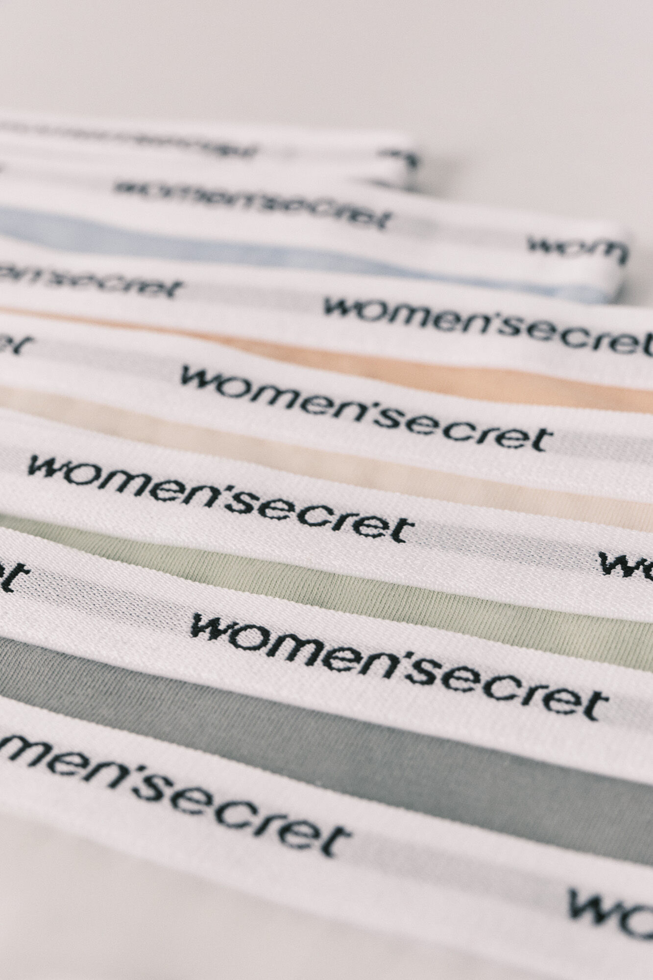 Women'secret Plain cotton 7-pack thongs with logo