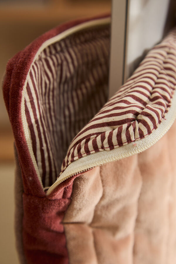 Calma House Osaka Earth-Tone Velvet Puffer Laptop Case red