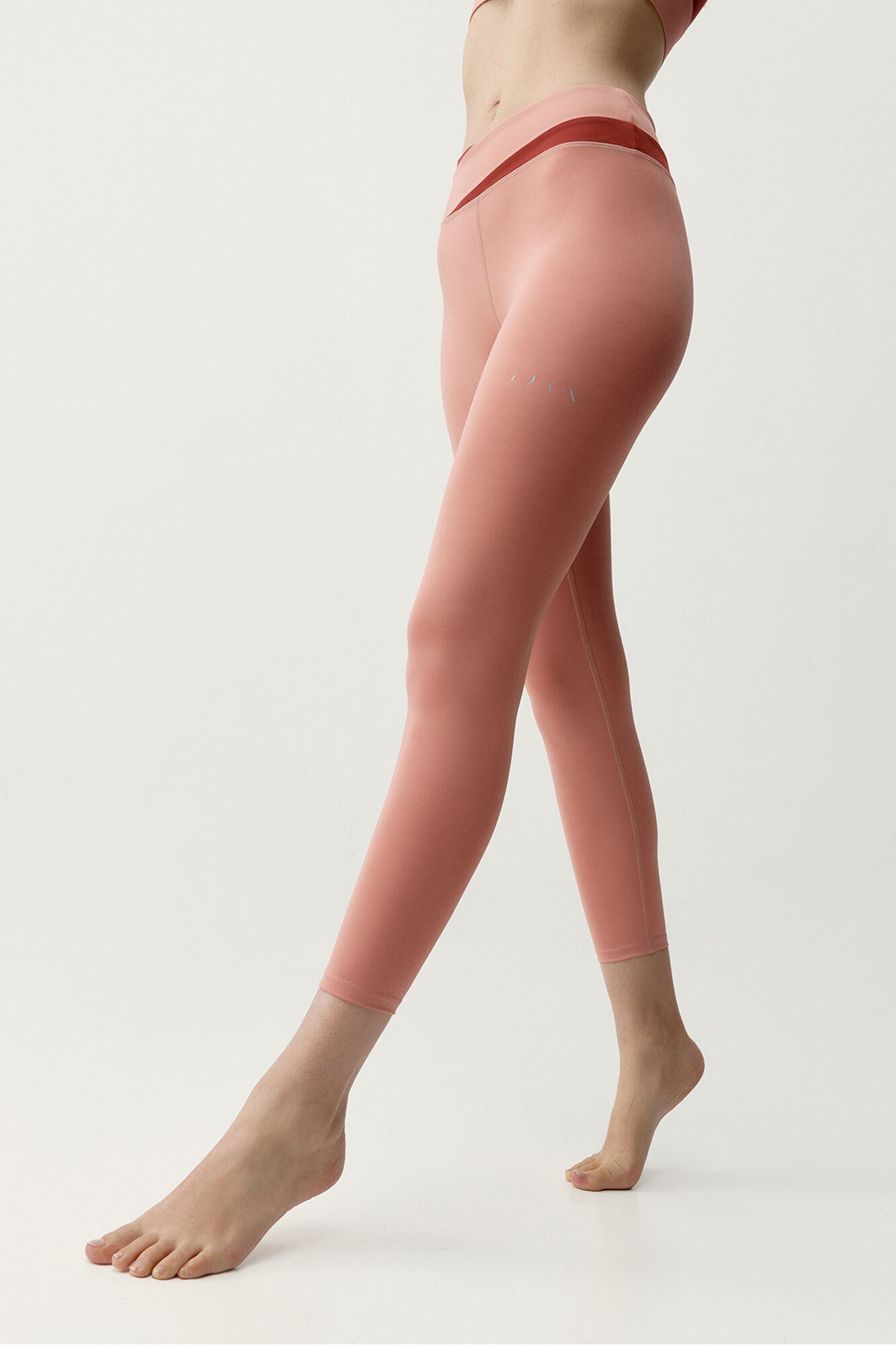 Born Living Yoga Koralle-rote Sport-Leggings KATE