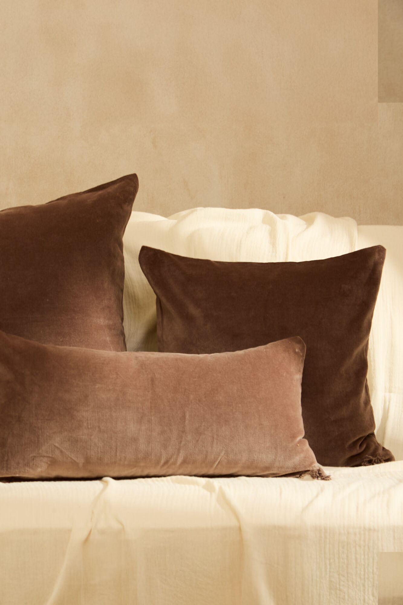 Calma House Funda de coj&iacute;n rectangular de terciopelo marr&oacute;n Velour