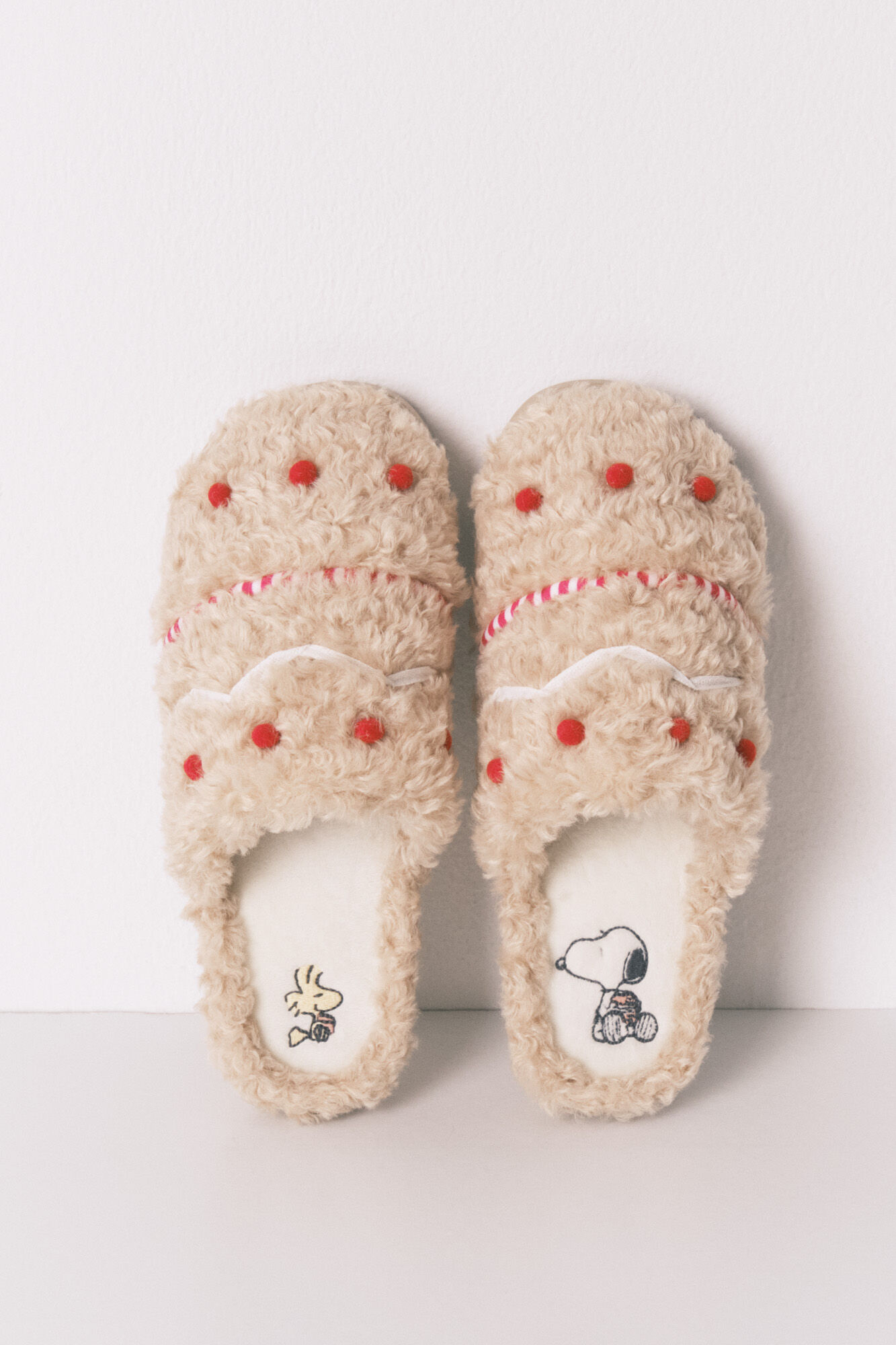 Women'secret Beige Snoopy faux shearling slippers