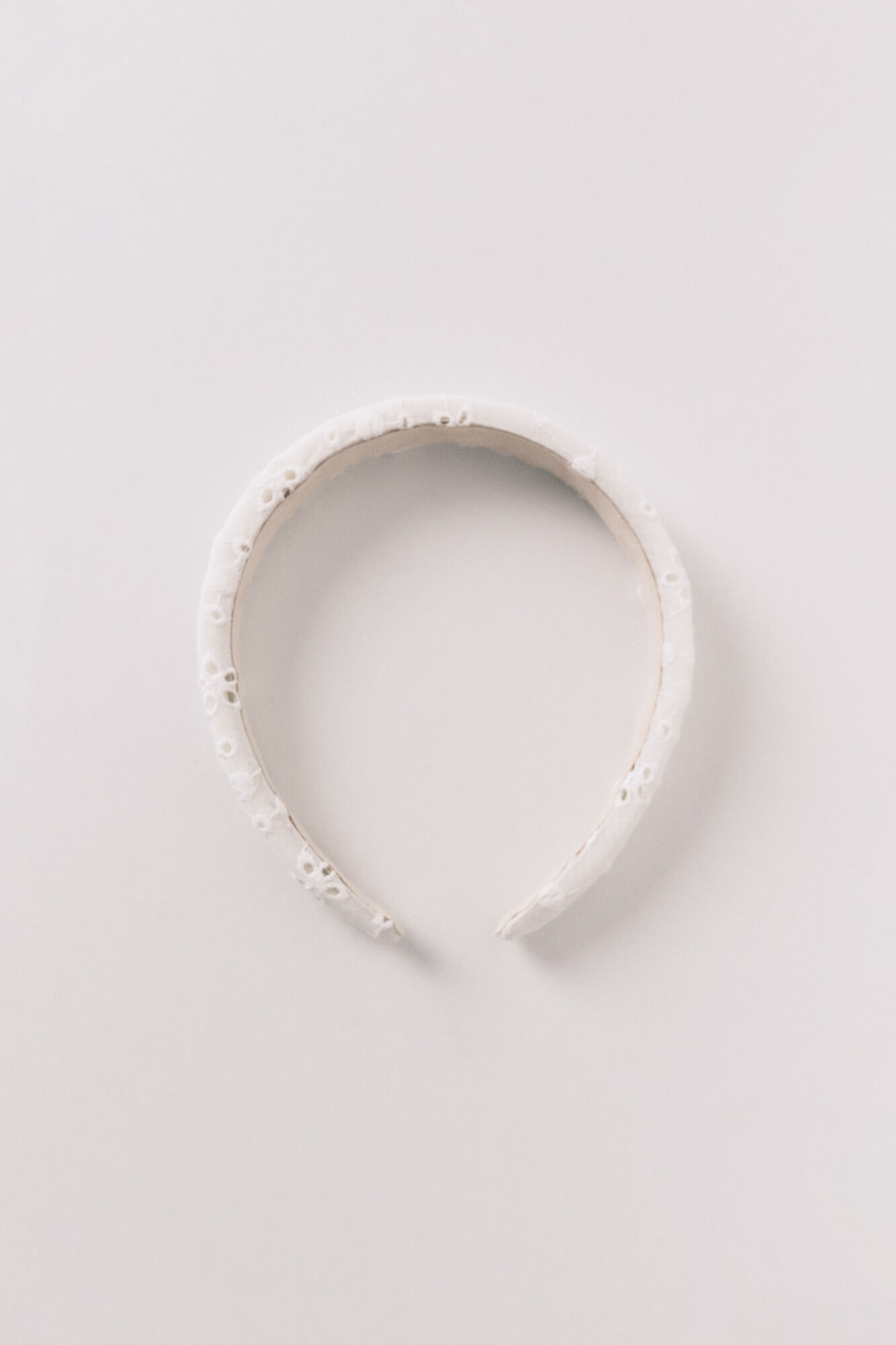 Women'secret Diadema pelo bordado suizo blanco