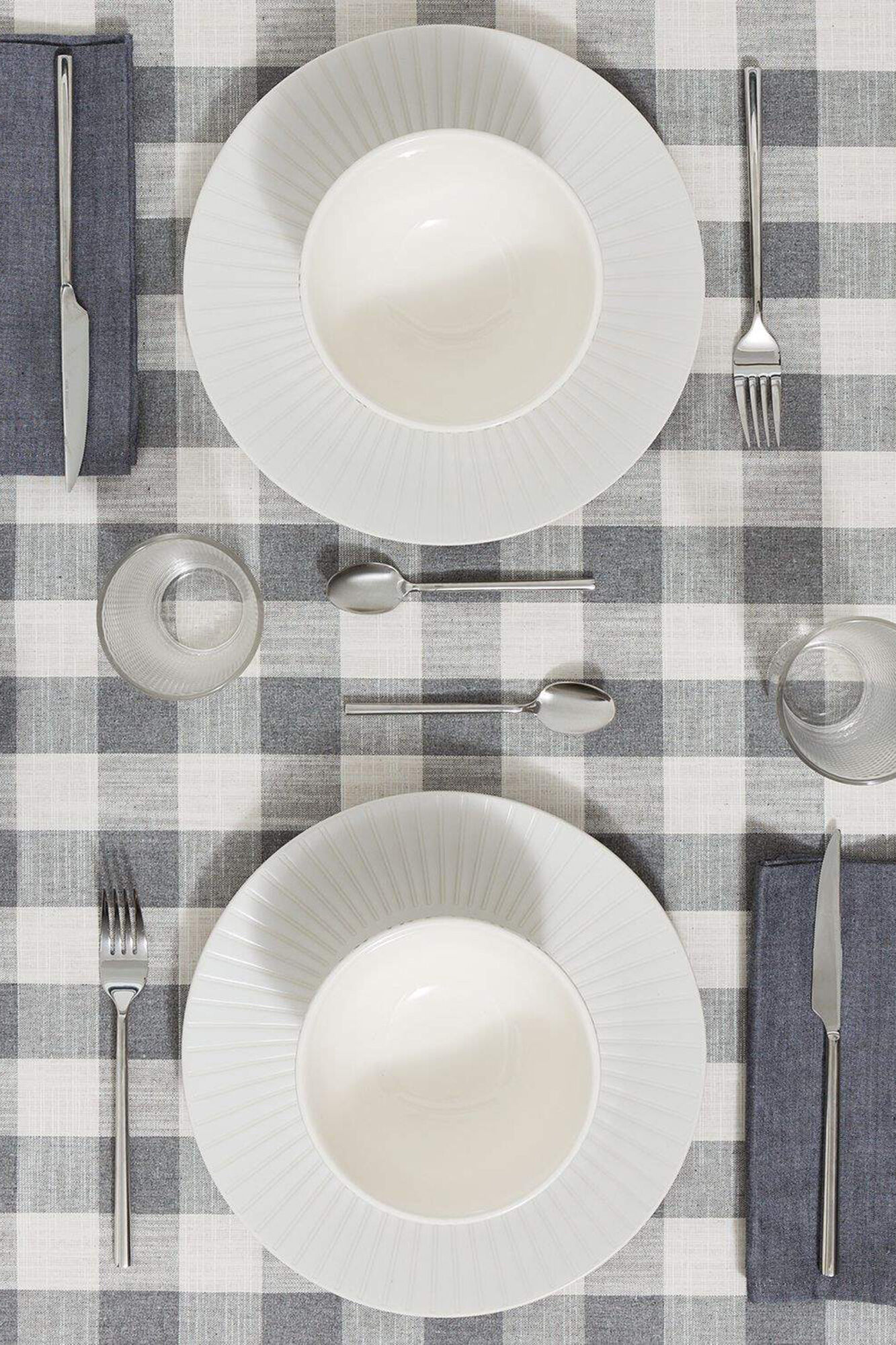 Textura Checked stain-resistant tablecloth