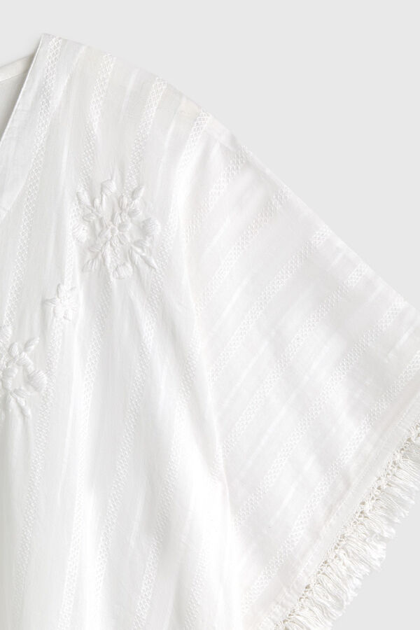 Textura T&uacute;nica aldod&oacute;n larga flecos bordado blanco