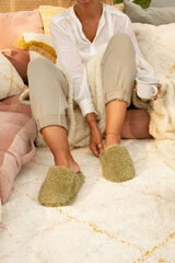 Womensecret Slippers for wearing around the house zöld
