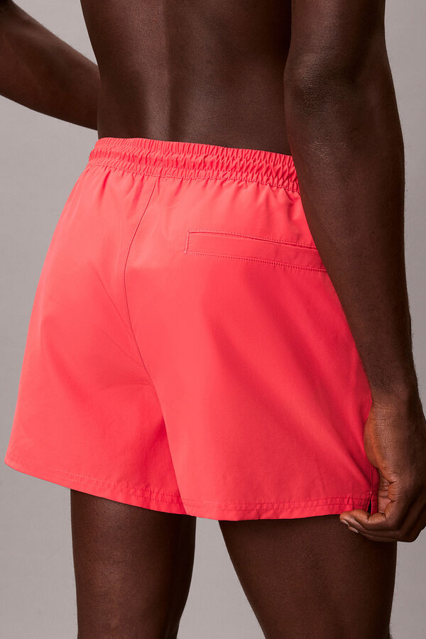 Calvin Klein Ba&ntilde;ador corto cord&oacute;n logo fucsia