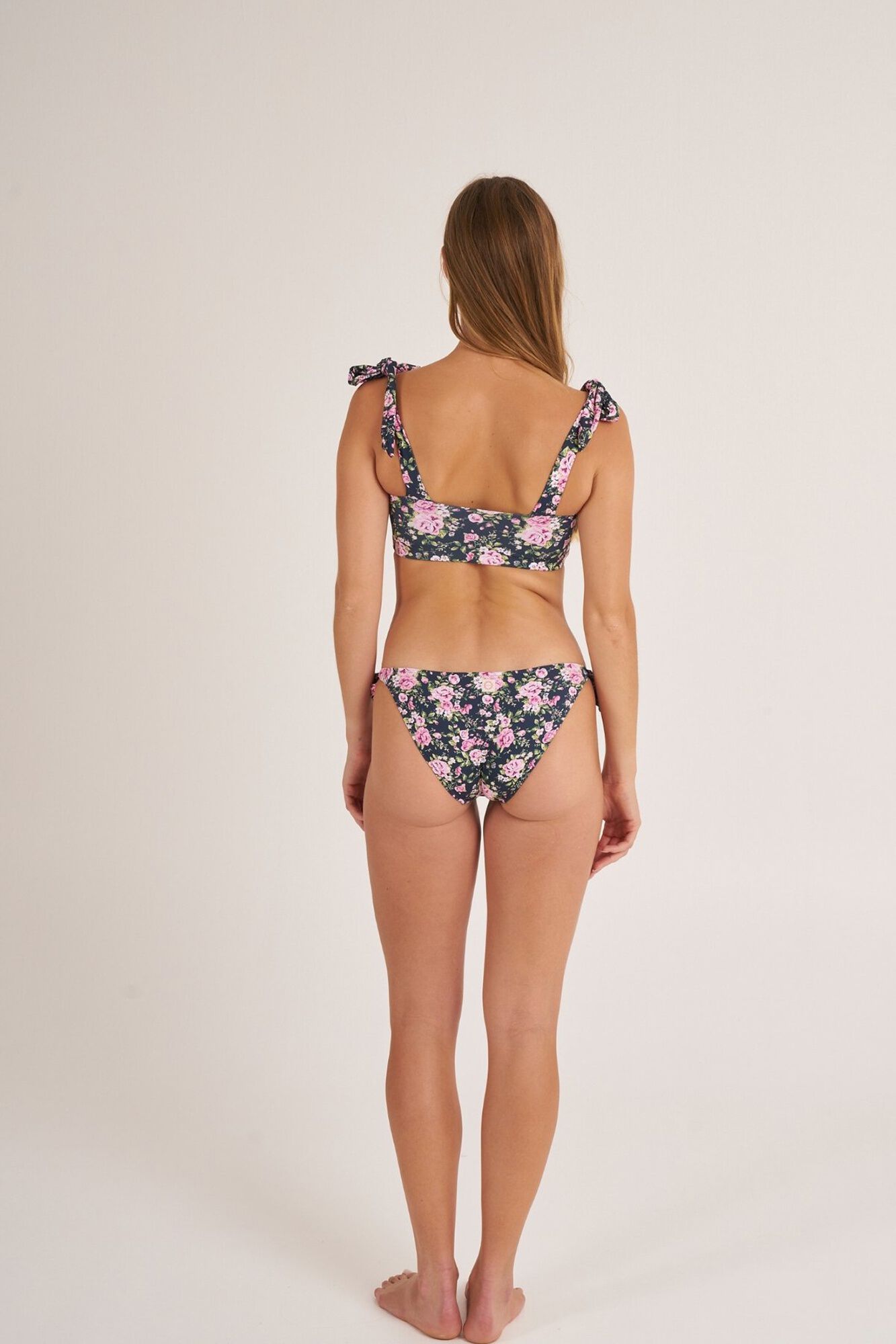 Bohodot Braga bikini cl&aacute;sica lazos floral