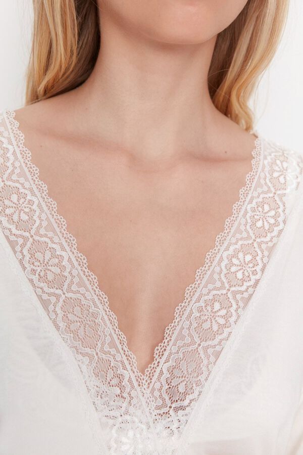 Trendyol Elegant Lace Trimmed Long Robe beige