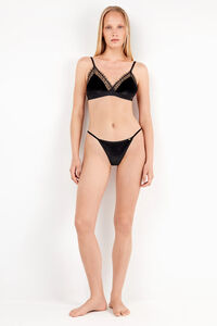 Gisela B&aacute;rsony brazil fazon&uacute; női als&oacute;