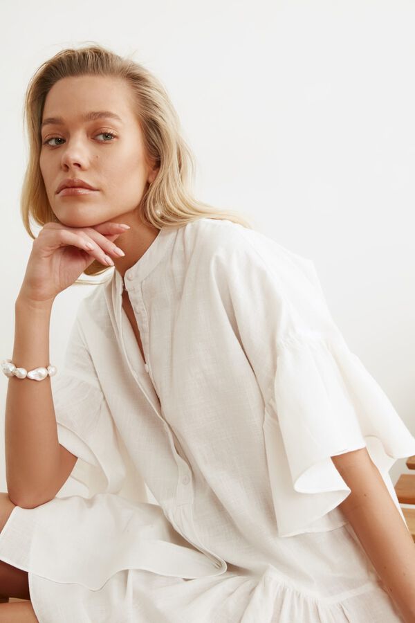 Trendyol Vestido corto camisero volantes blanco