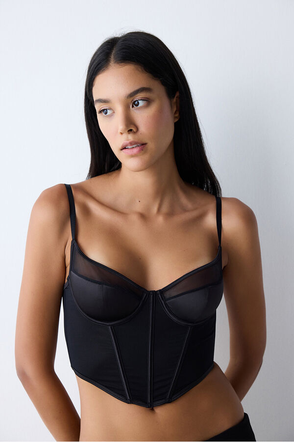 Penti Corset Croplet, Supporting your breasts with its underwire structure, this torsolette offers elegance with its stylish design and lace details. This torsolette is designed to match your outfits. It adds a great touch to your style with its modern design an black