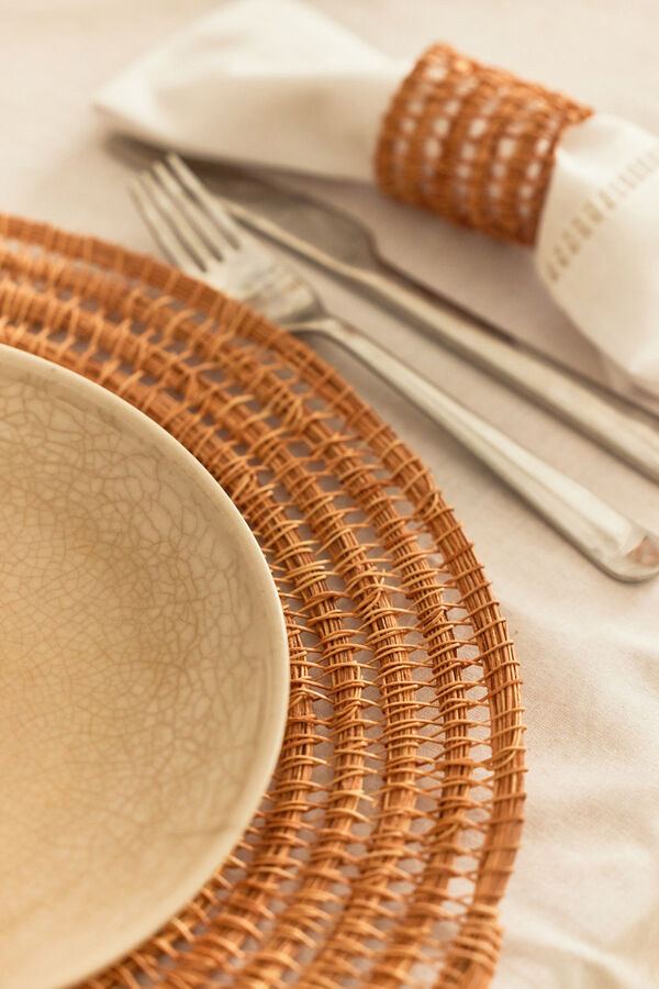 Calma House Togo round natural fibre placemat nude