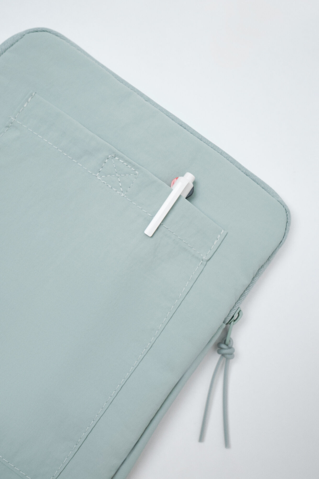 Women'secret Green puffer tablet case