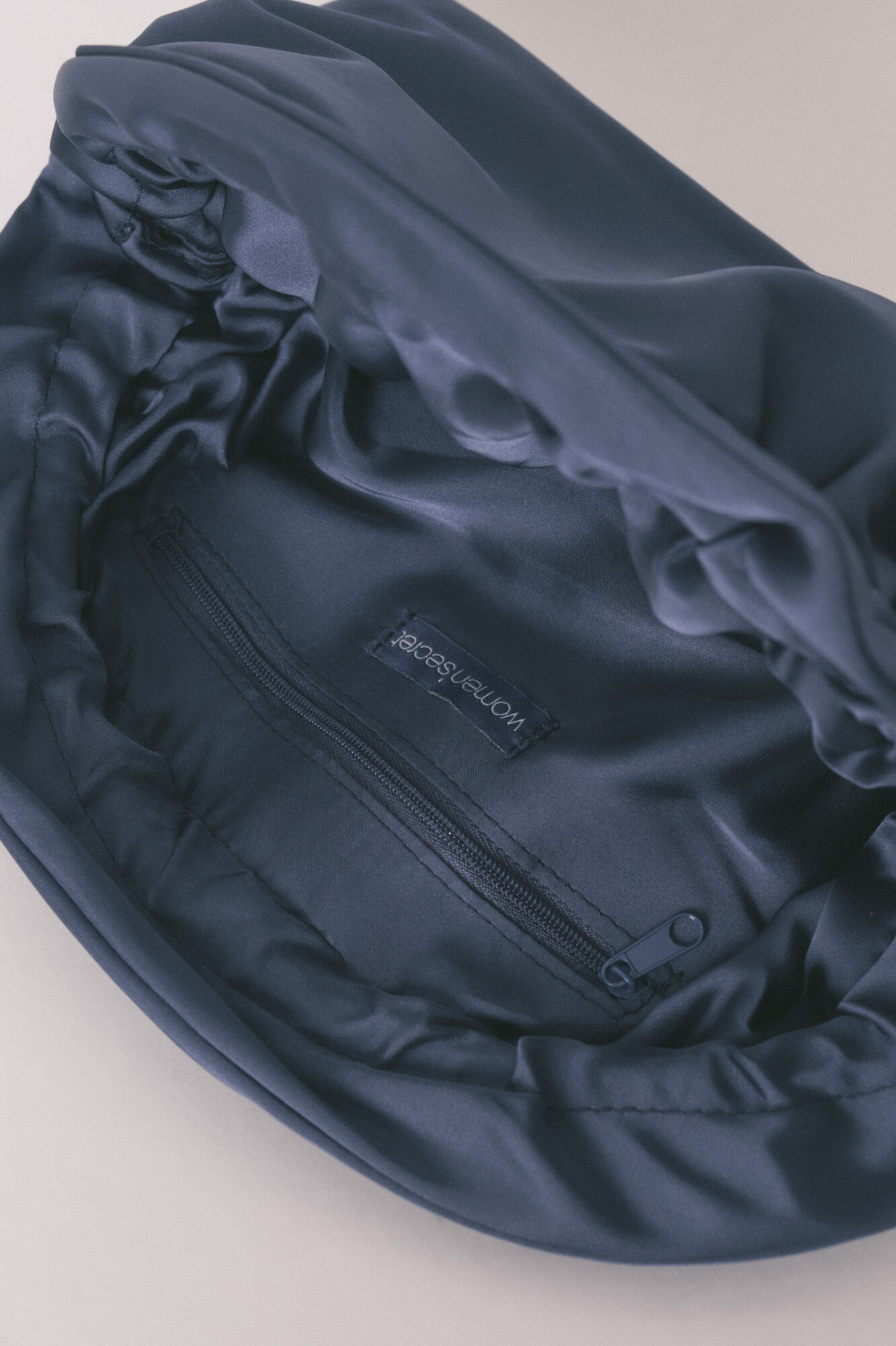 Women'secret Neseser plavi saten sa zatvaranjem na preklop