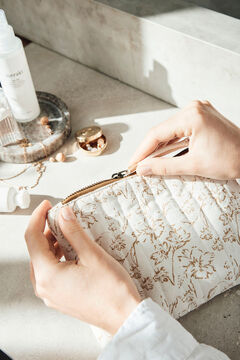 Womensecret S Lutea vanity case in off-white and mustard blanc
