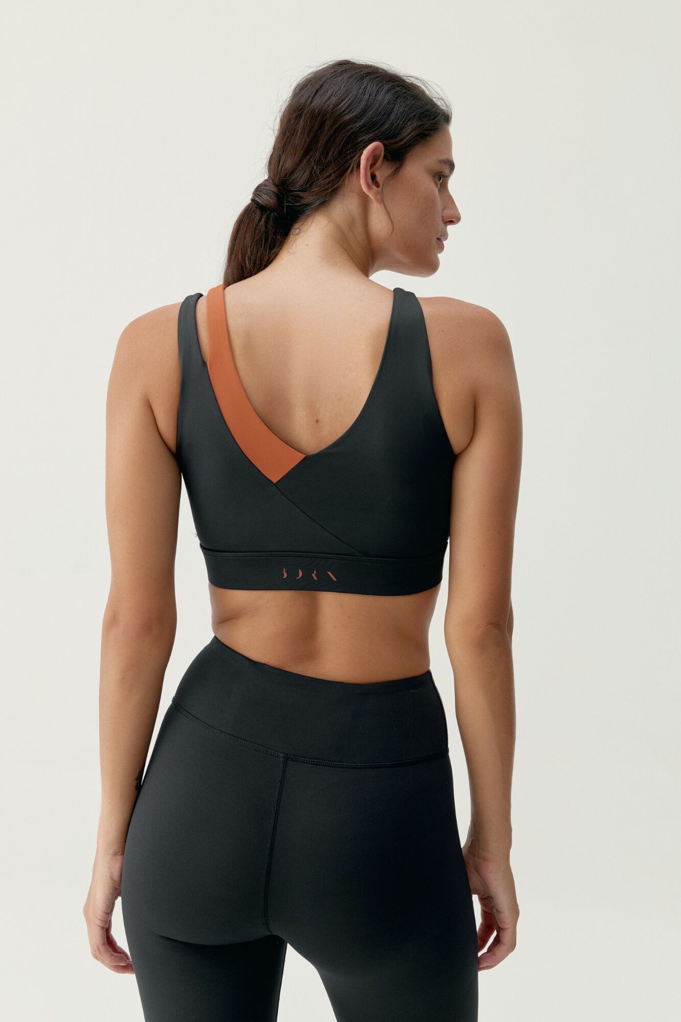 Born Living Yoga Top Omkara Negro/Bombay