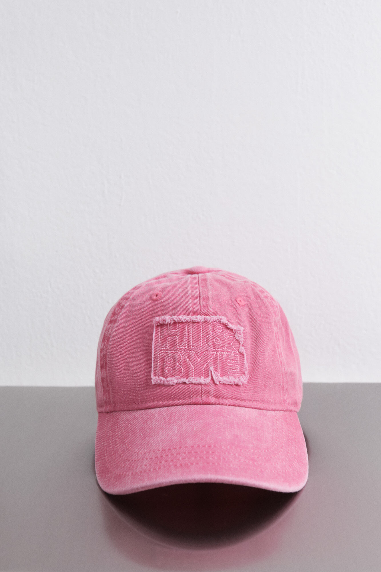 HI&BYE Gorra algod&oacute;n logo bordado rosa