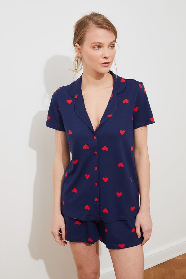 Trendyol Conjunto pijama camisero corto corazones azul