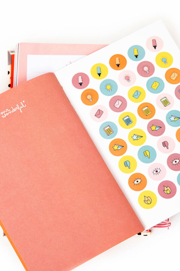 Mr. Wonderful Agenda Office 2026 Diaria - Aqu&iacute; y ahora estampado