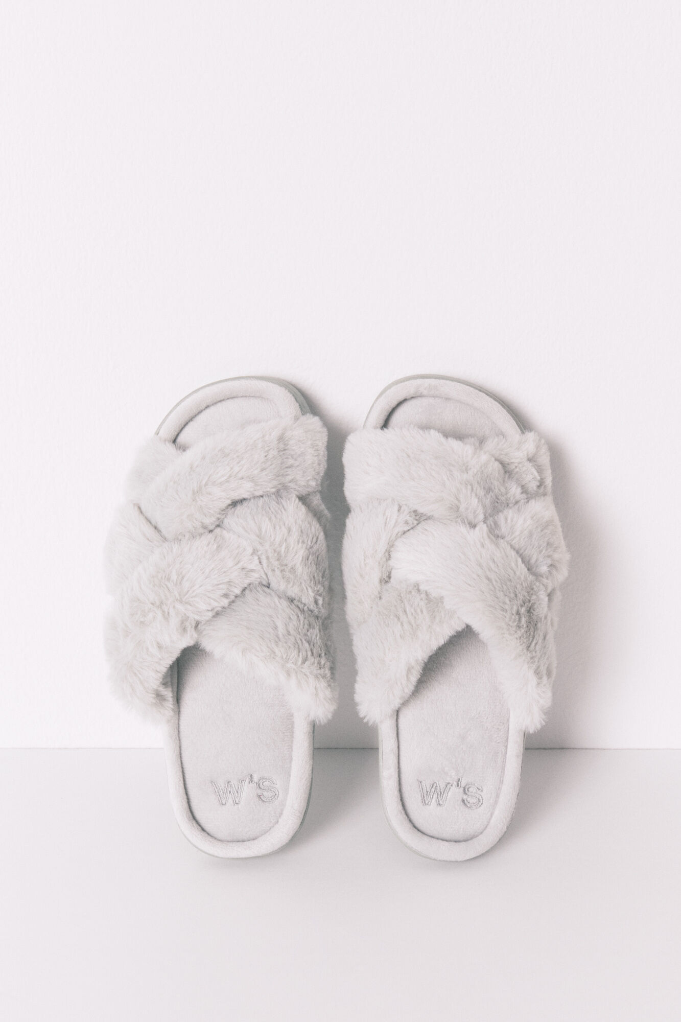 Women'secret Slipper with gray fur 