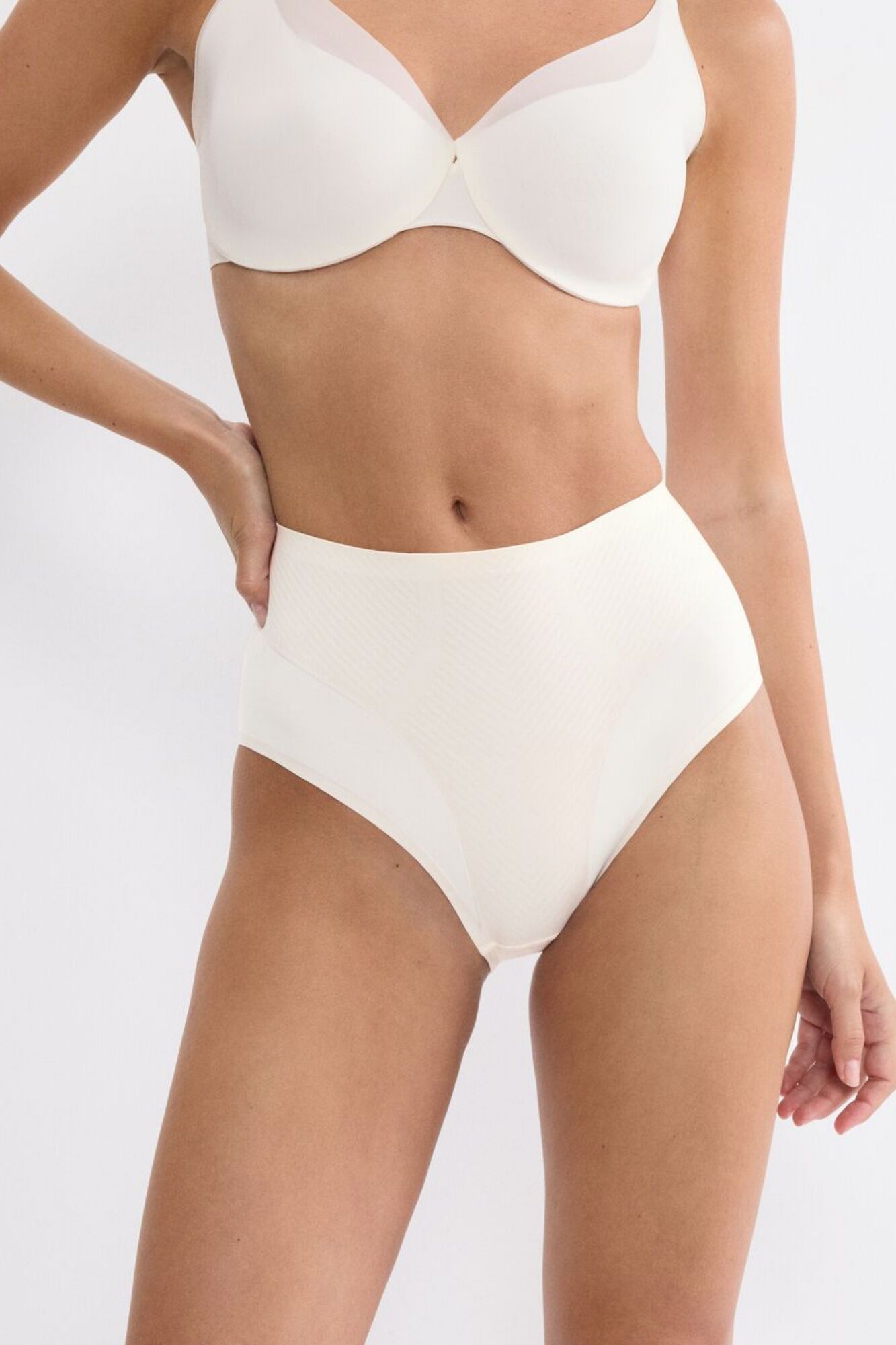 Triumph Cueca alta em microfibra