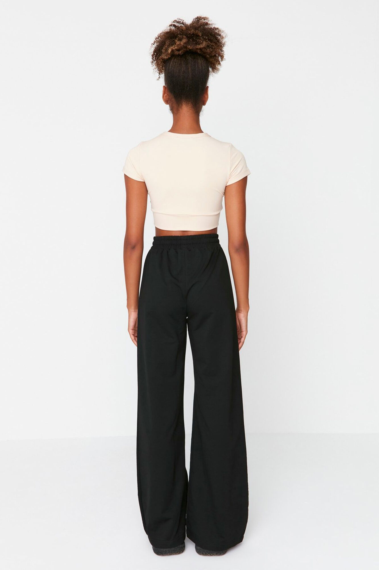 Trendyol Pantalones deportivos negros anchos finos