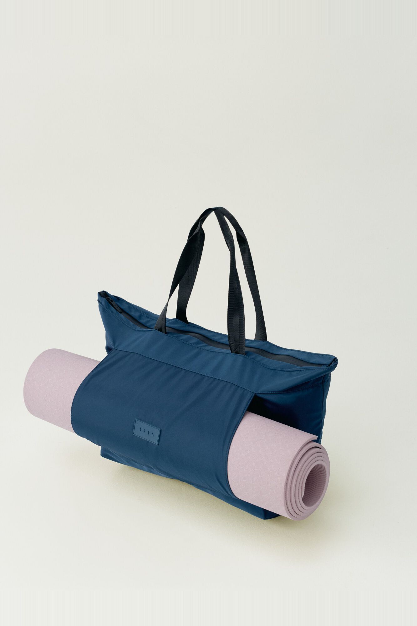 Born Living Yoga Marineblauer Ebbe-Tasche