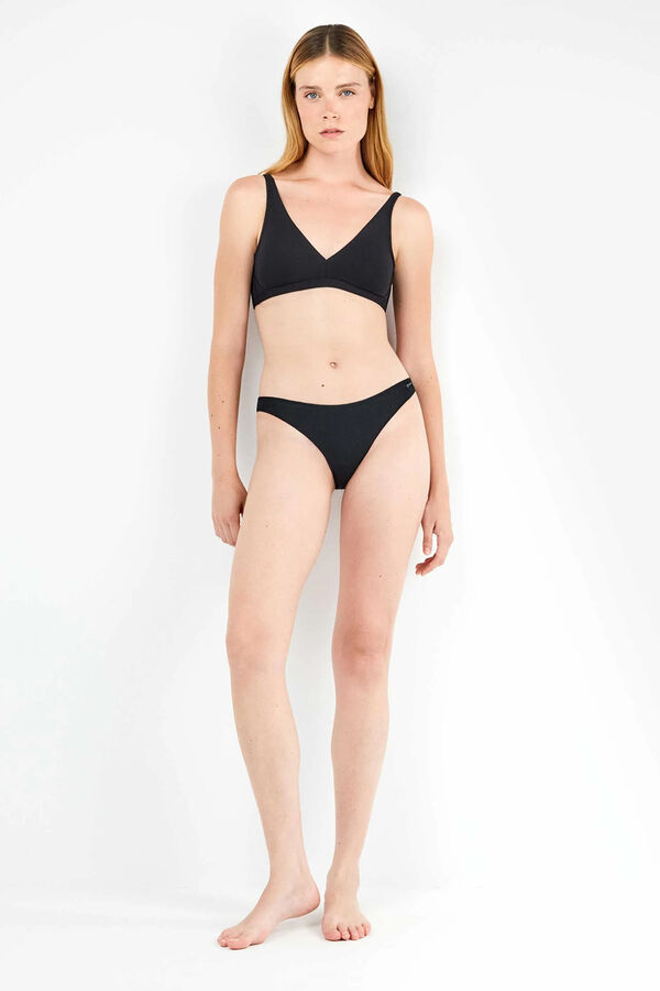 Gisela Braguita b&aacute;sica con gal&oacute;n de encaje y camales preto