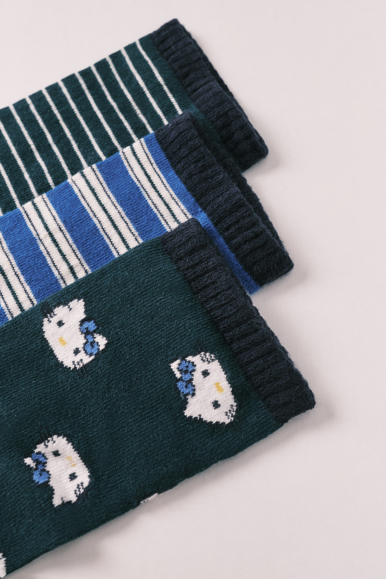 Women'secret Pakovanje od 3 kratke prugaste čarape sa Hello Kitty