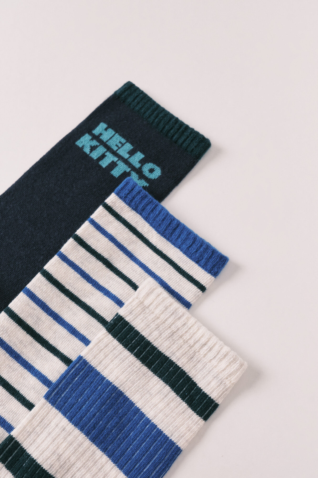 Women'secret Pakovanje od 3 para dugih čarapa sa Hello Kitty printom