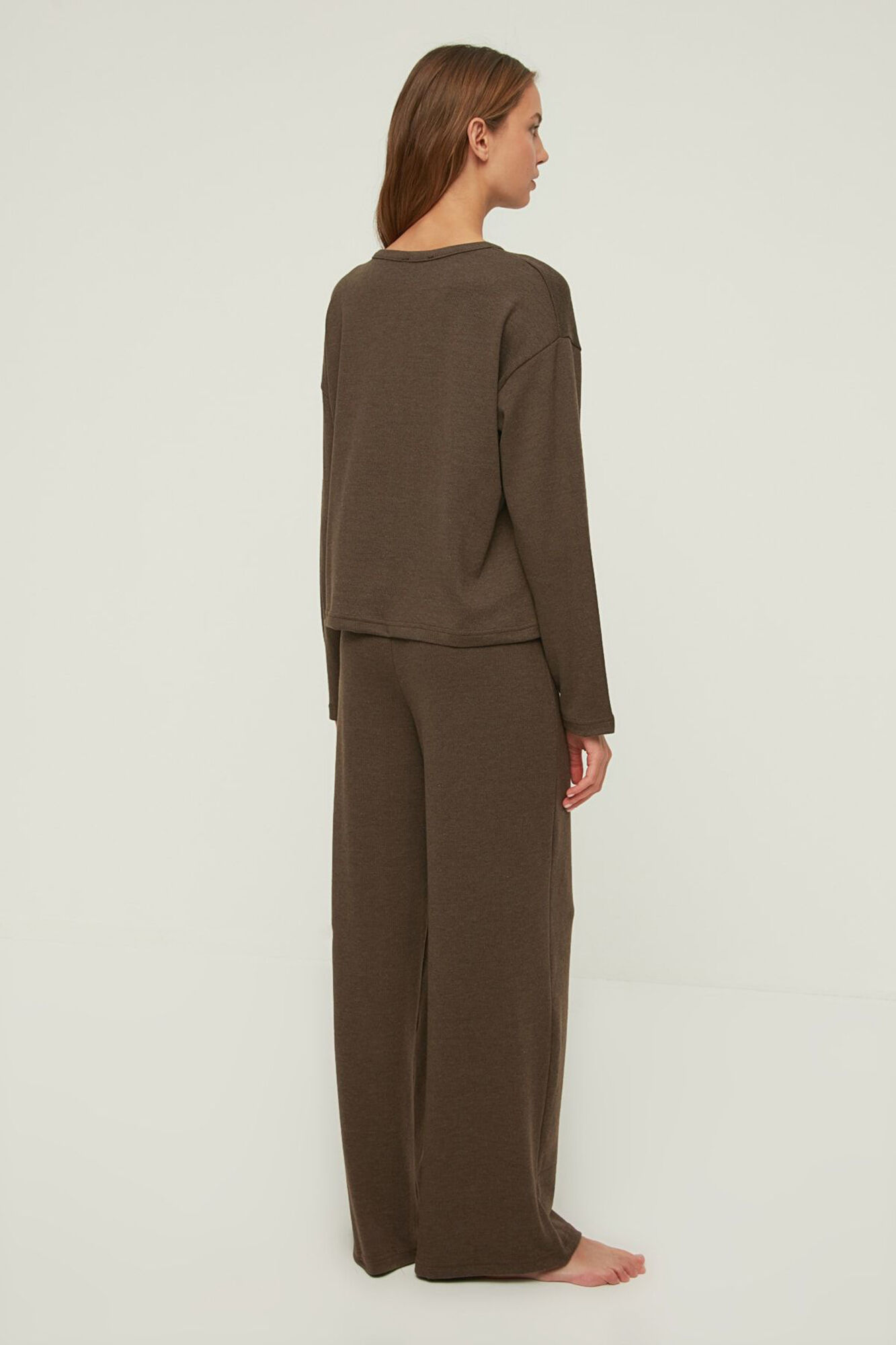 Trendyol Conjunto pijama largo invierno marr&oacute;n
