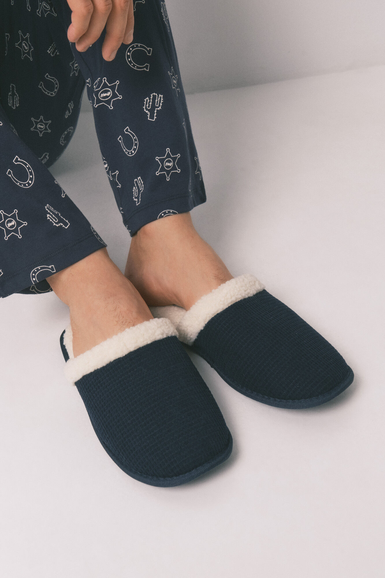 Women'secret Men's blue textured slippers